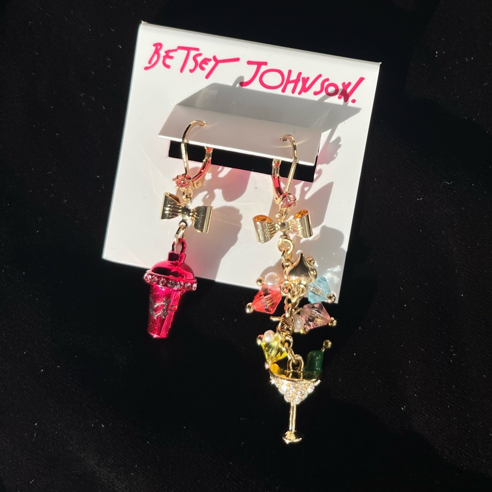 Betsey Johnson Pink and Gold Cocktail Earrings🆕